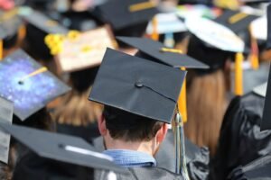 Student loan borrowers can qualify for lower rates if they use autopay