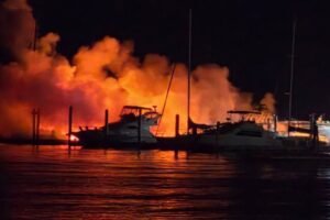 Large fire destroys multiple boats at Winthrop yacht club