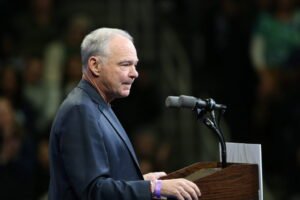 Kaine introduces legislation to address teacher shortage, equip new educators