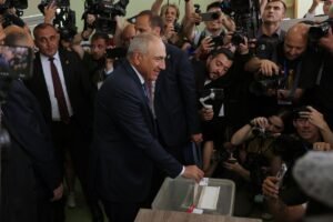 Armenians go to the polls under Russian pressure aimed at preventing a drift toward West
