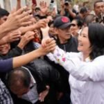Fujimori and nationalist Sánchez virtually tied as vote count continues in Peru