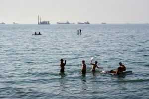 US and Iran are close to a deal to end their war, officials say
