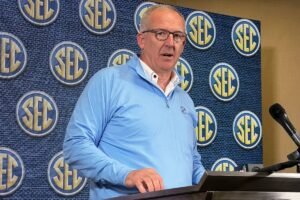 The Big Ten and SEC don't like the college sports bill in Congress. Can they break away?