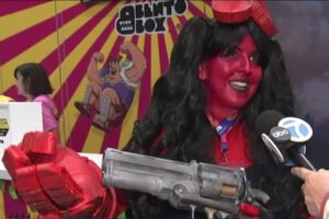 Comic-Con fans line up for exclusive collectibles and show off epic costumes in San Diego