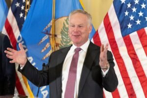 Sen. Alan Armstrong Violated STOCK Act With 700 Tardy Stock Disclosures