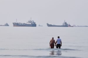 Mideast oil producers step up plans to bypass the Strait of Hormuz