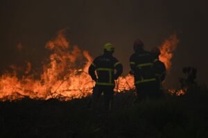 Wildfire forces another 55,000 people to evacuate in southwest France