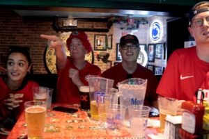 ‘Keep the party going’: Readers want bars and restaurants to stay open later