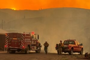 Wildfire veterans fear federal tactics, extreme fires could put crews at risk