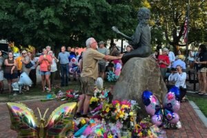 Dolly Parton's love of the Great Smoky Mountains helped transform her hometown